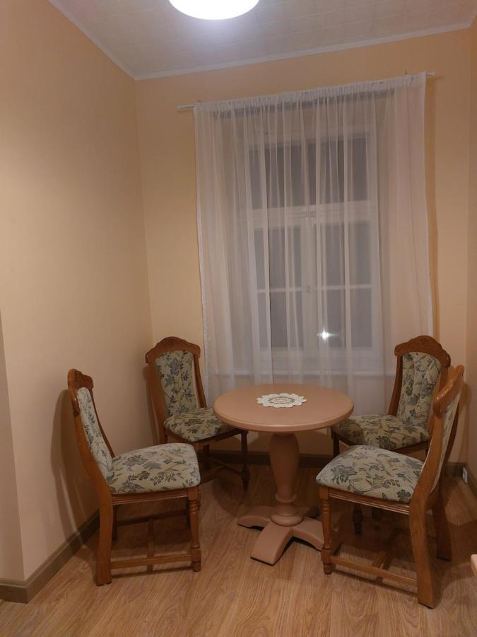 Pils Ielas Apartamenti Kandava Buitenkant foto