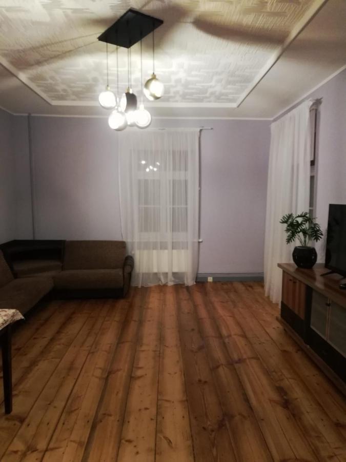 Pils Ielas Apartamenti Kandava Buitenkant foto